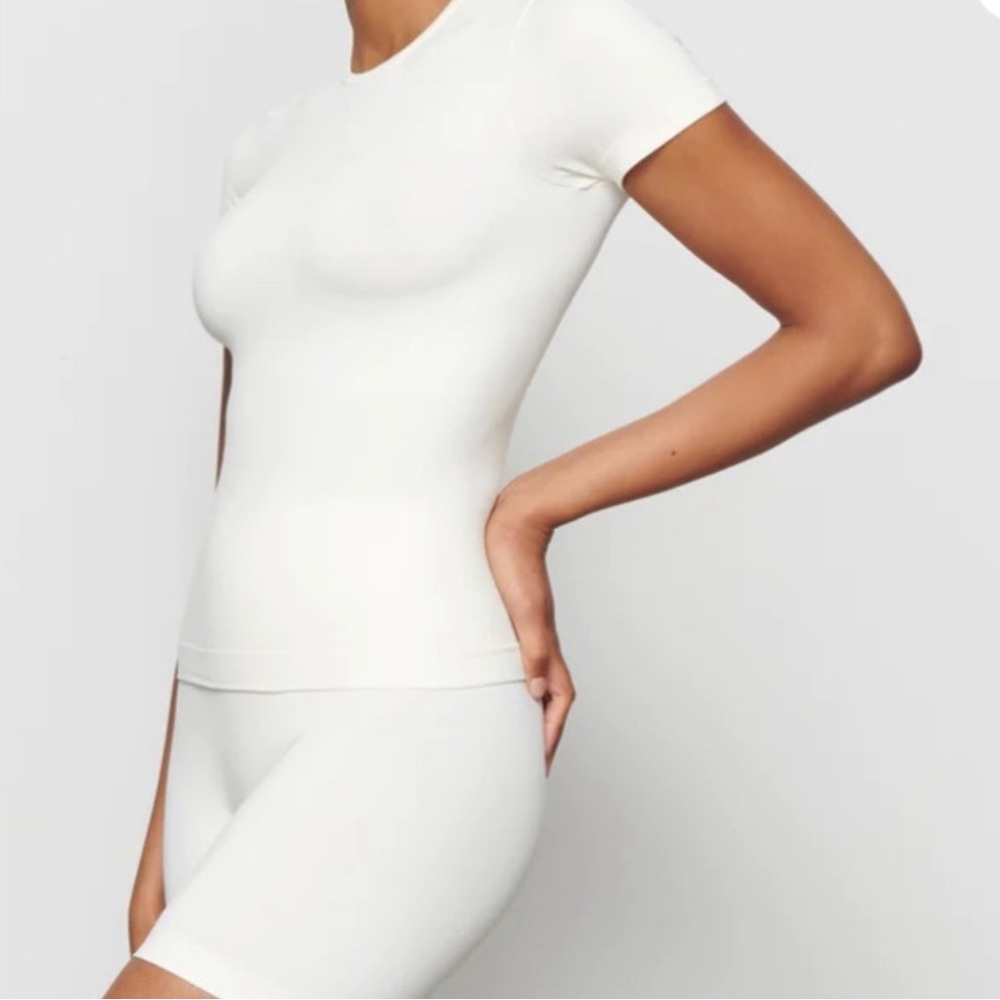 SKIMS Soft Smoothing T-Shirt Tee Marble Small S